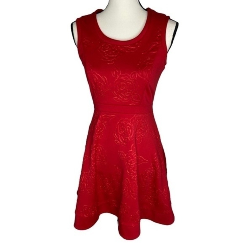 L'amour Nanette Lepore Dress Red Embossed Rose Fit and Flare Sleeveless Size M